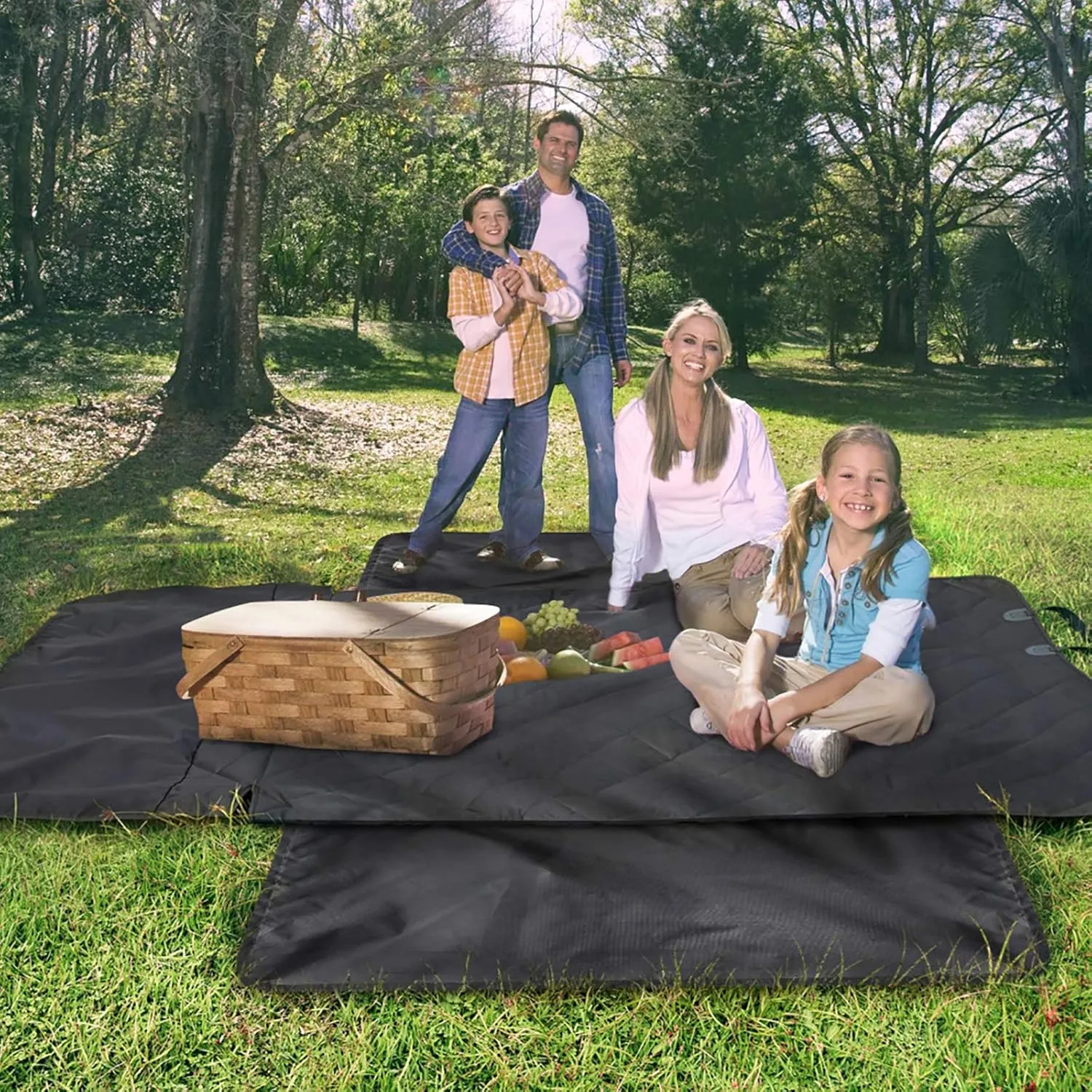 SUV Cargo Liner for Dog, Water-Resistant Dog Cargo Liner with Side Flaps Protector, Non-Slip Trunk Cover with Bumper Flap for SUVs Sedans Vans, Universal Fit Large Size, Black